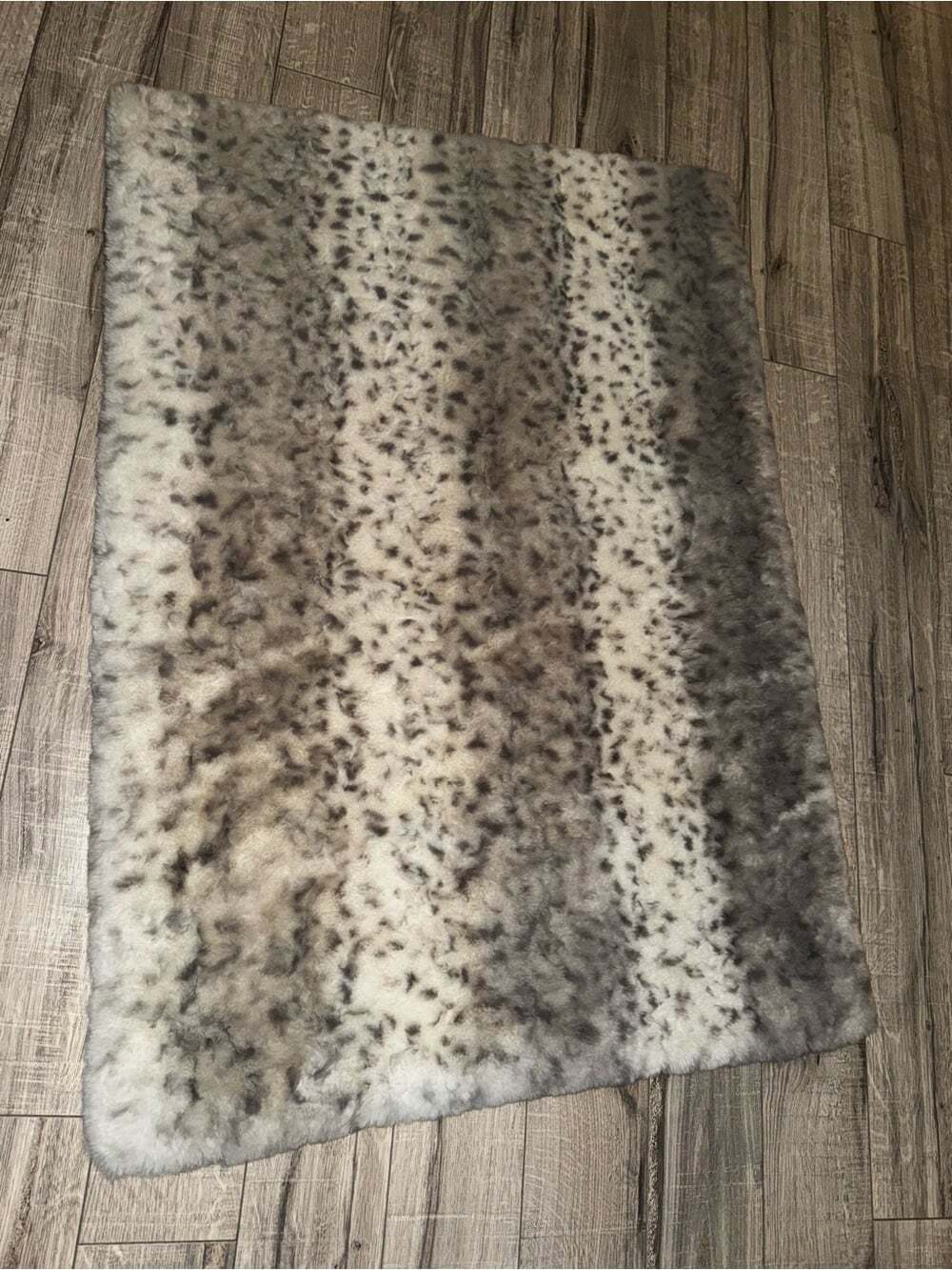 Rug Matt furry cheetah leopard striped Plush Faux Fur Accent Rug - grey & Cream